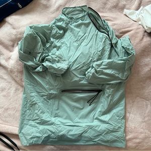 On running packable jacket